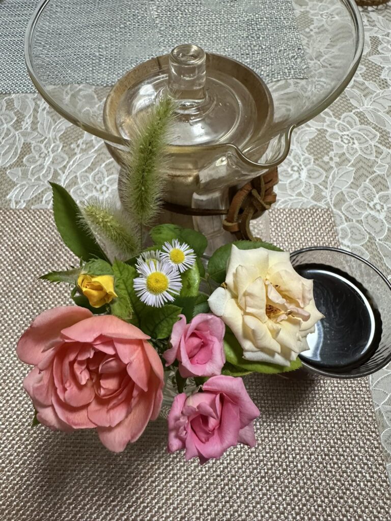 今日の薔薇　ミニ薔薇と野草も可愛い